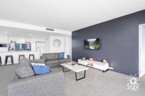 Circle on Cavill – 4 Bedroom Sub Penthouse Ocean - Level 49!!